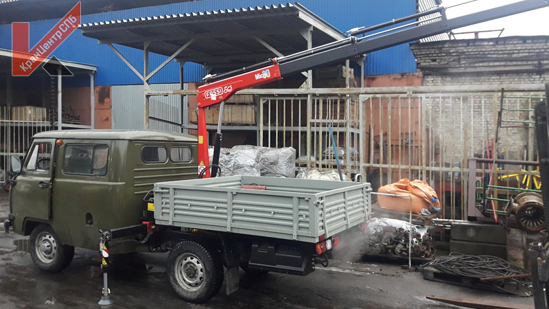 Бортовой вездеход УАЗ-390945 с краном-манипулятором FASSI M30А.13