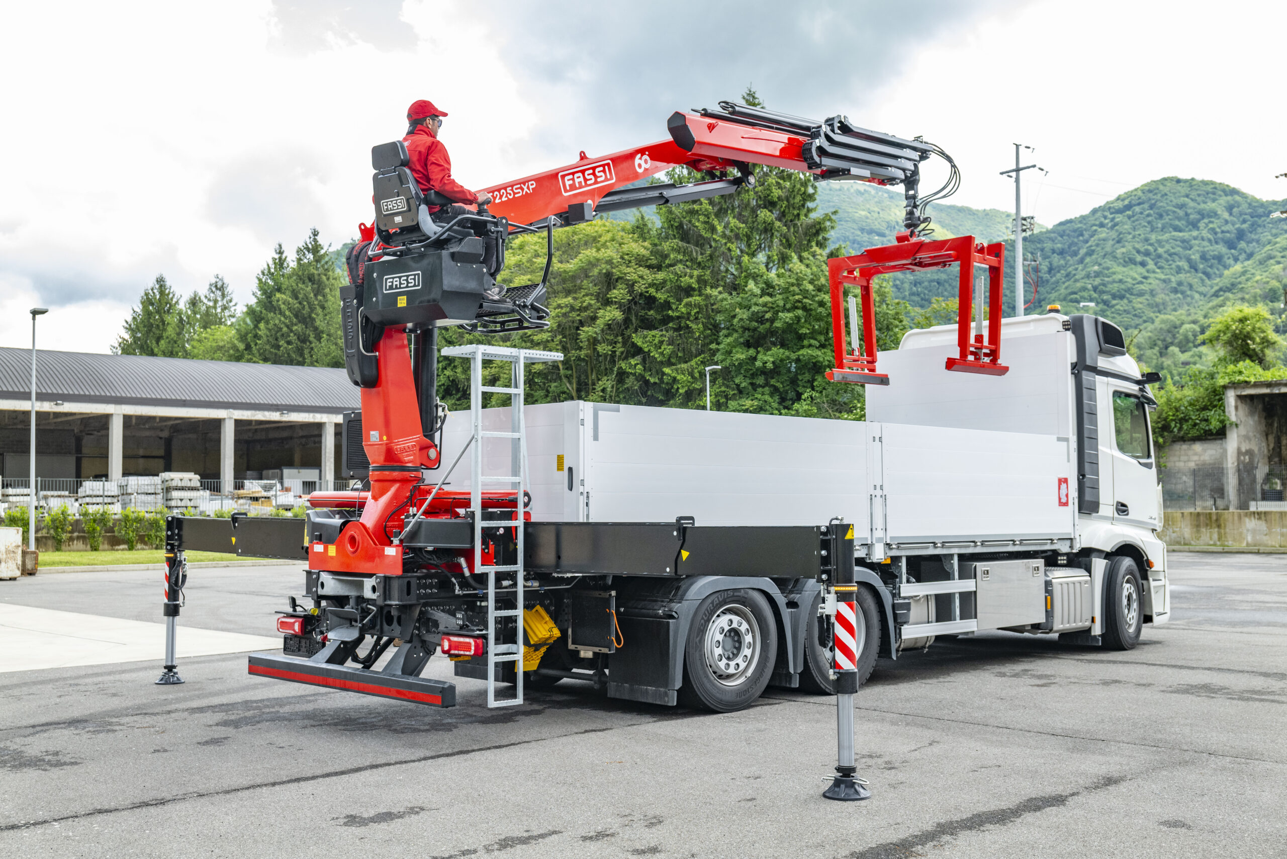 Fassi-truck-crane-F26A-active