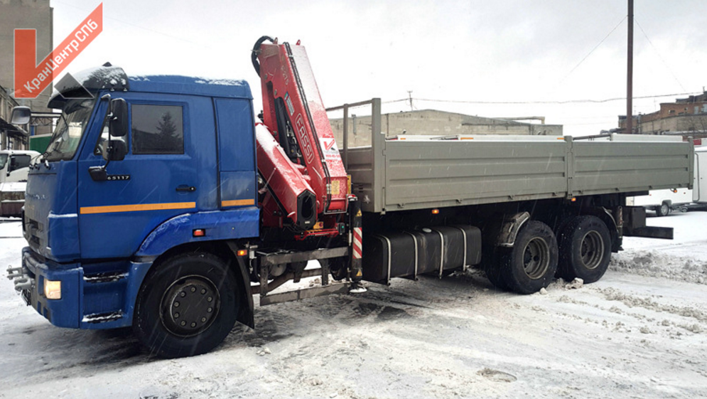 КАМАЗ-65117 с КМУ Fassi F275A.0.22 для перевозки бытовок, генераторов, строительных материалов и оборудования на строительных площадках города Санкт-Петербург