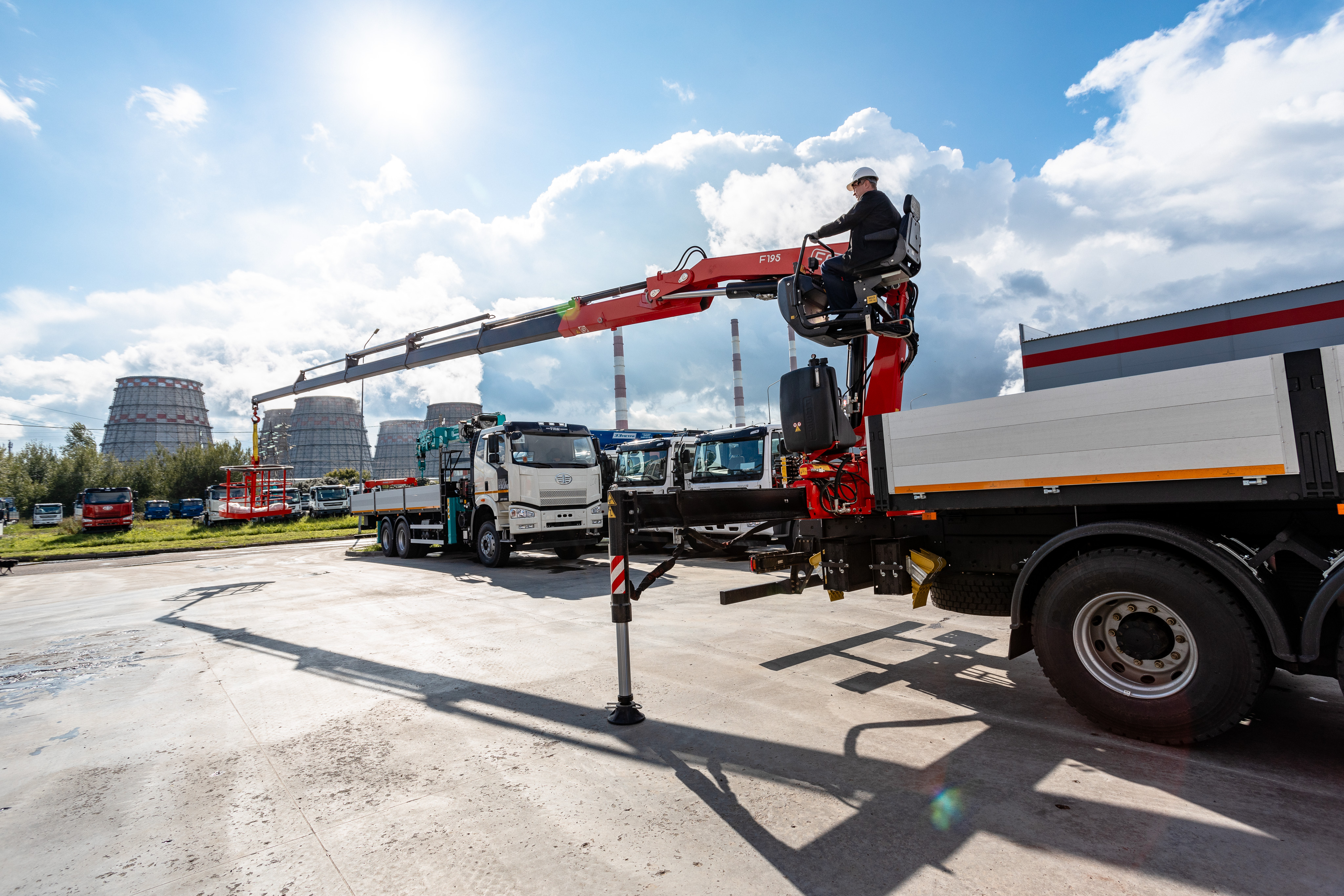 FAW (6х4) J6 CA3250 с КМУ FASSI F215A.0.25 на задний свес / за кабину / по запросу