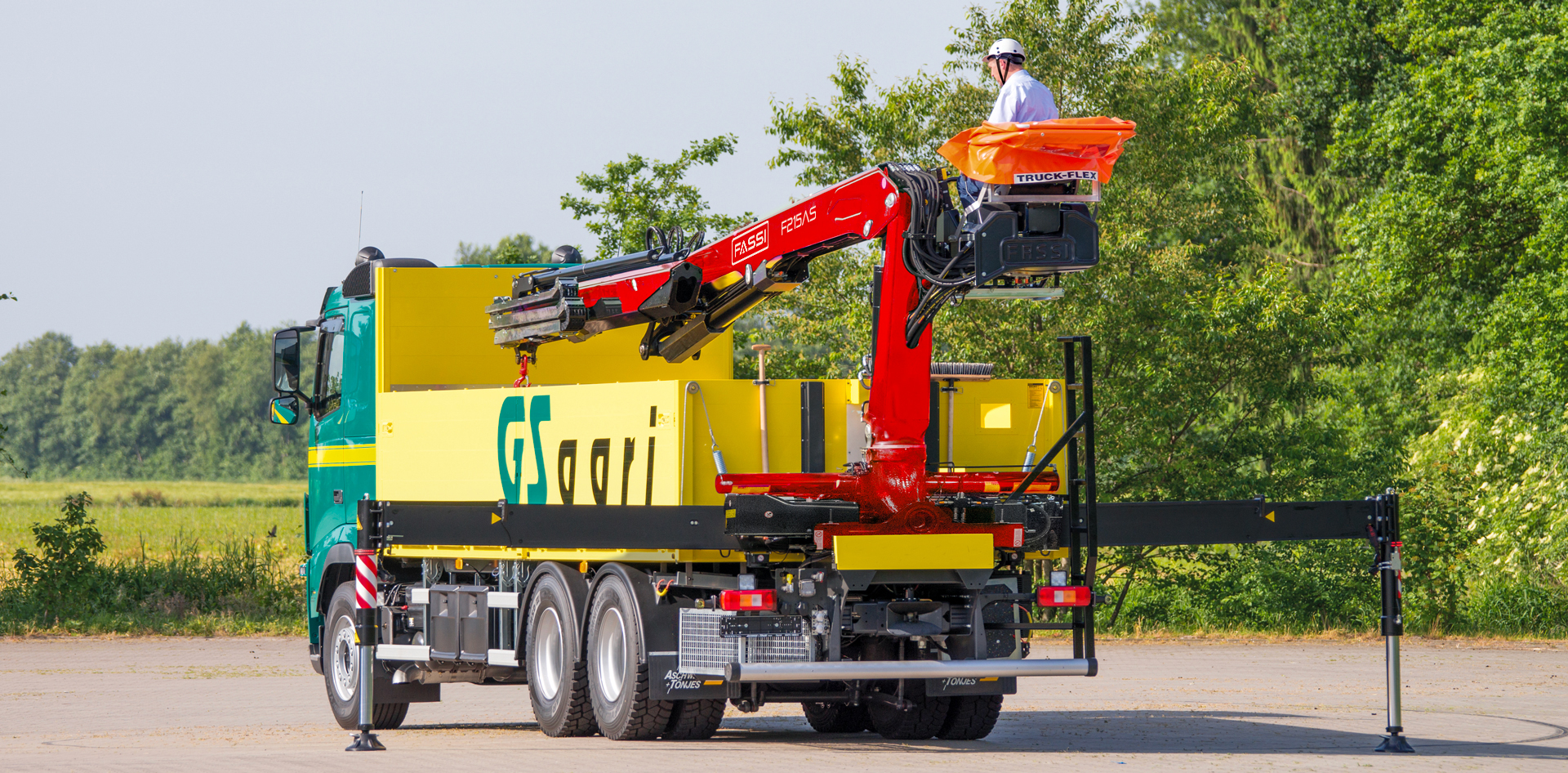 Fassi-truck-crane-F26A-active