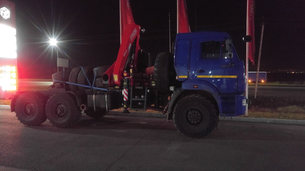 КАМАЗ 43118 седельный тягач c КМУ Fassi F215A.0.24