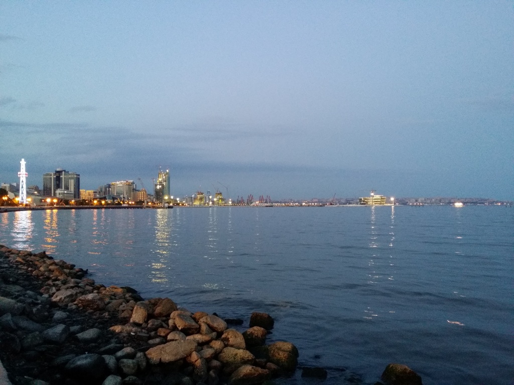 "Ах, белый пароход, бегущая волна…"