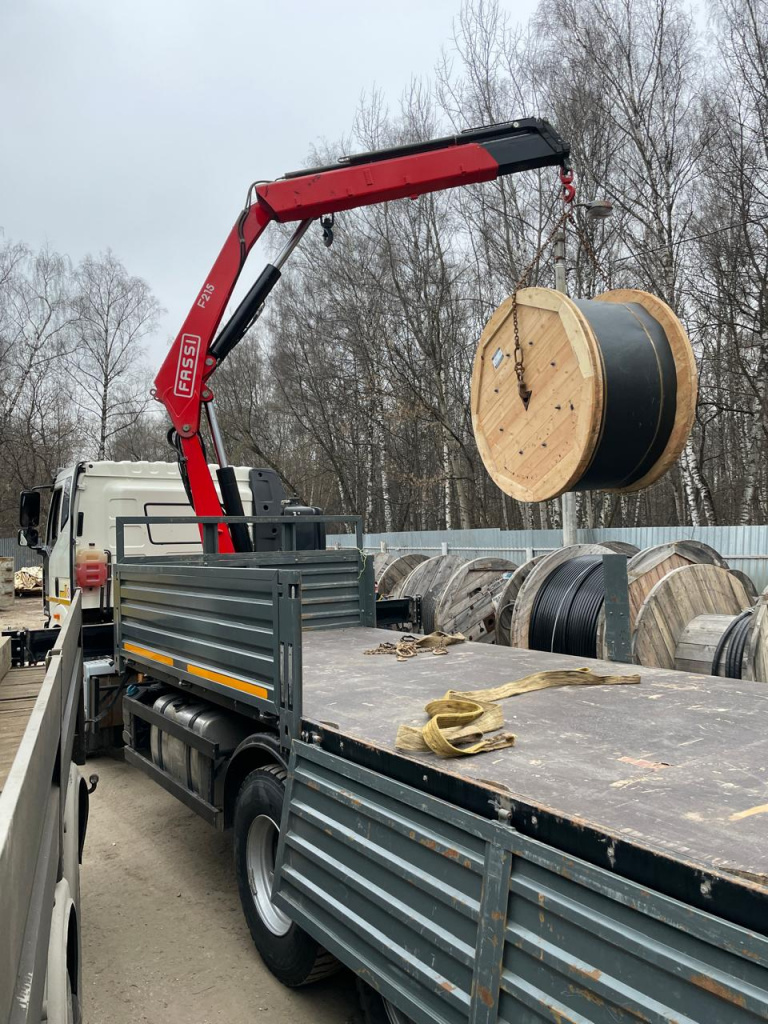 Рабочие моменты. КМУ для кабельных барабанов.