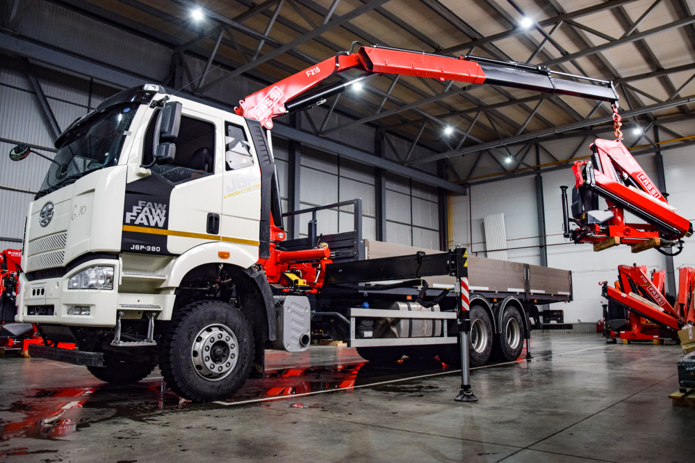 FAW J6 CA3250 с КМУ FASSI F215A.0.22