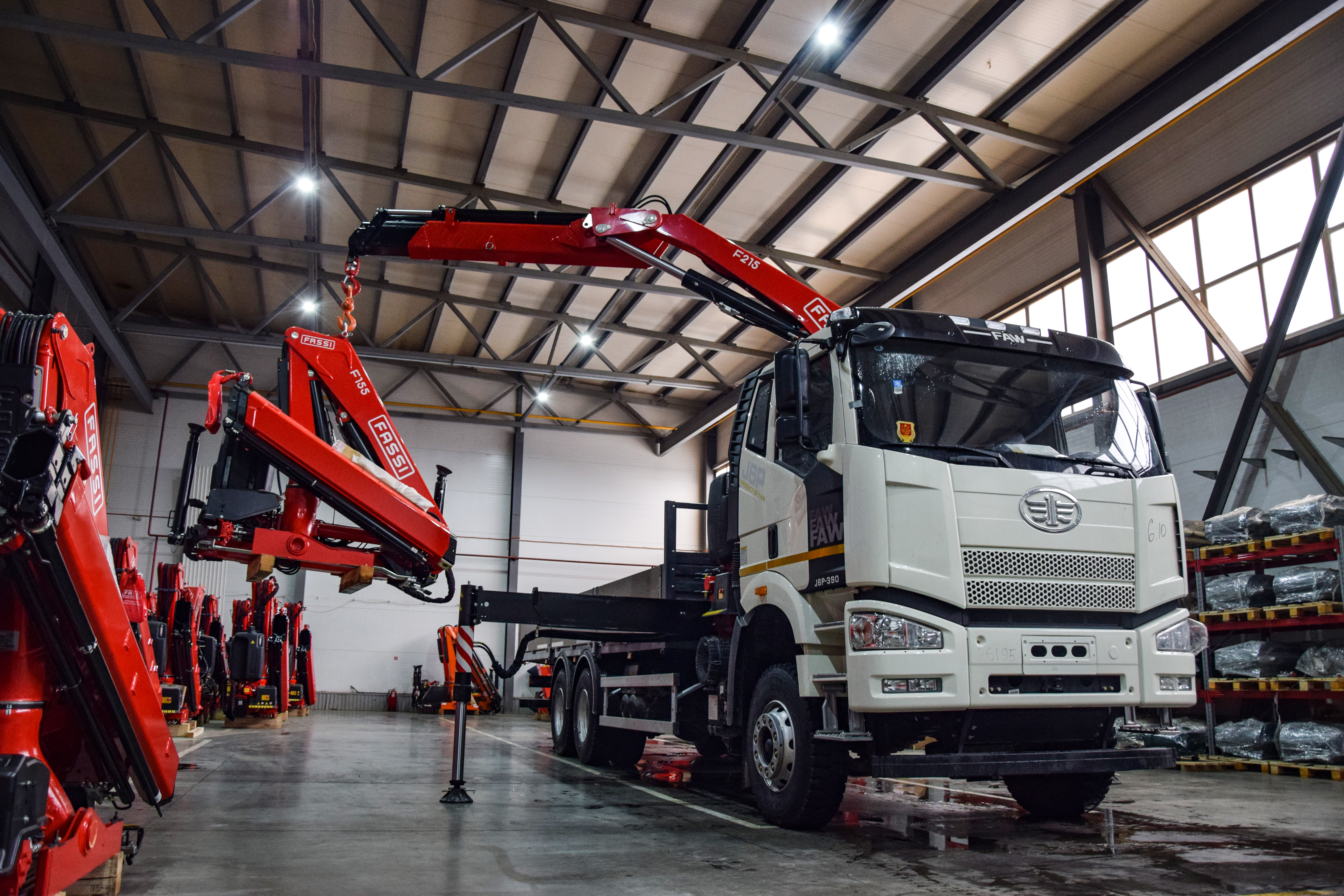 FAW J6 CA3250 с КМУ FASSI F215A.0.22