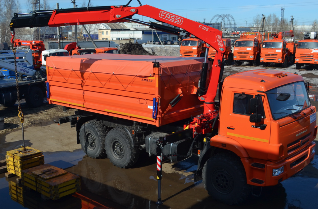 Автомобиль-самосвал на базе шасси КАМАЗ 43118-3027-46 c КМУ FASSI F155A.0.22