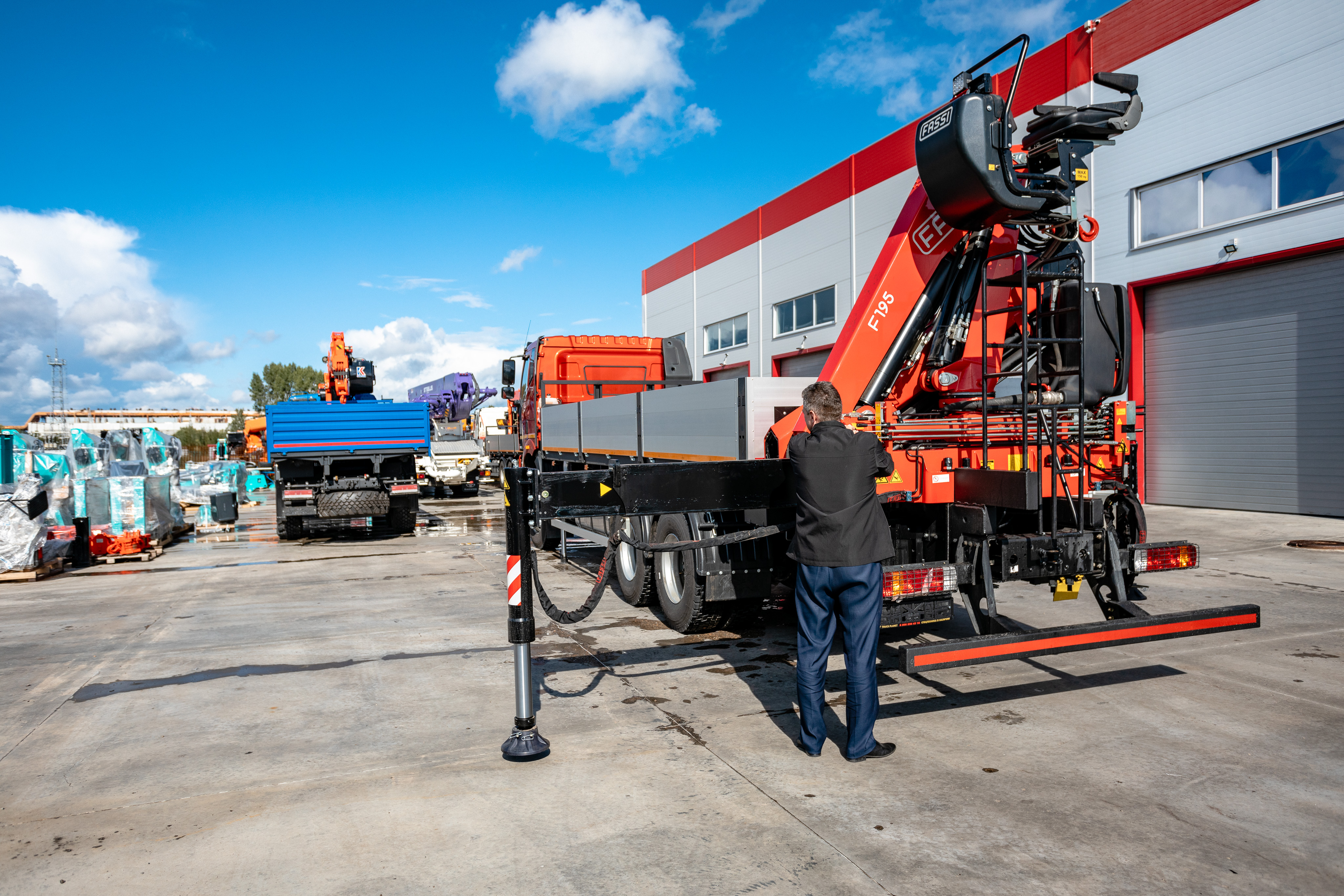 FAW (6х4) J6 CA3250 с КМУ FASSI F215A.0.25 на задний свес / за кабину / по запросу